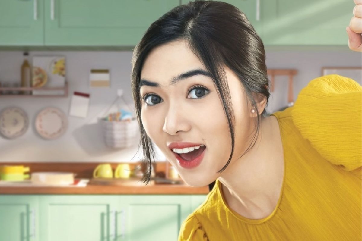 Isyana Sarasvati eksplorasi bakat memasak di dapur