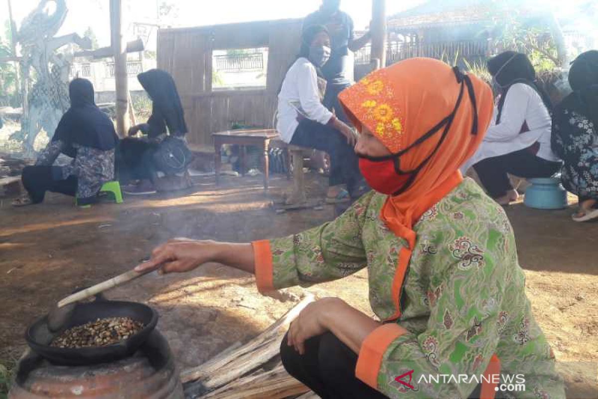 Kontes sangrai kopi digelar di Pasar Tani Kranggan Temanggung