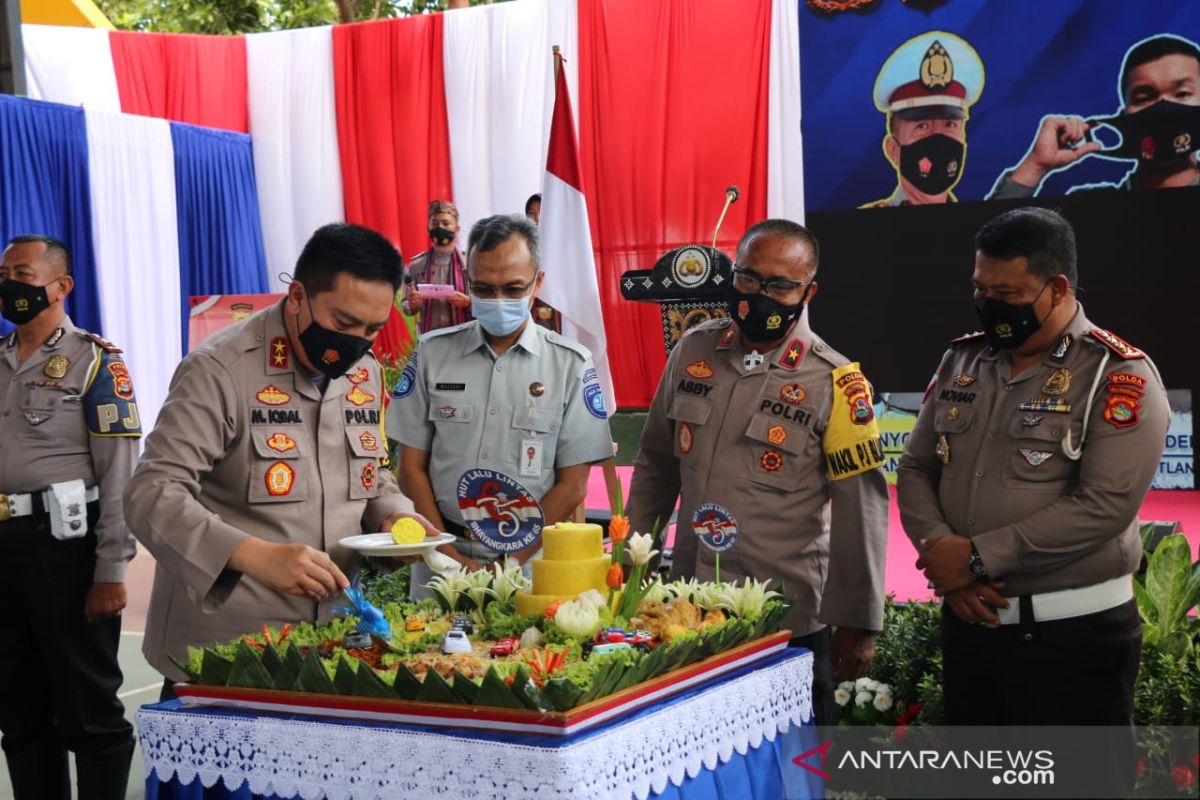 Jasa Raharja NTB memberikan bantuan pendidikan untuk anak polisi