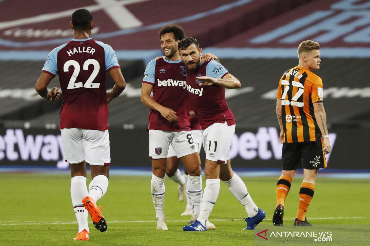 Piala Liga Inggris - West Ham menang 5-1 atas Hull untuk melaju ke putaran empat