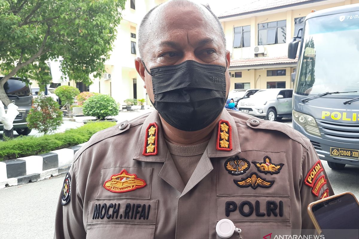 Viral! Oknum polisi bergaya ala 'koboi' acungkan pistol diamankan