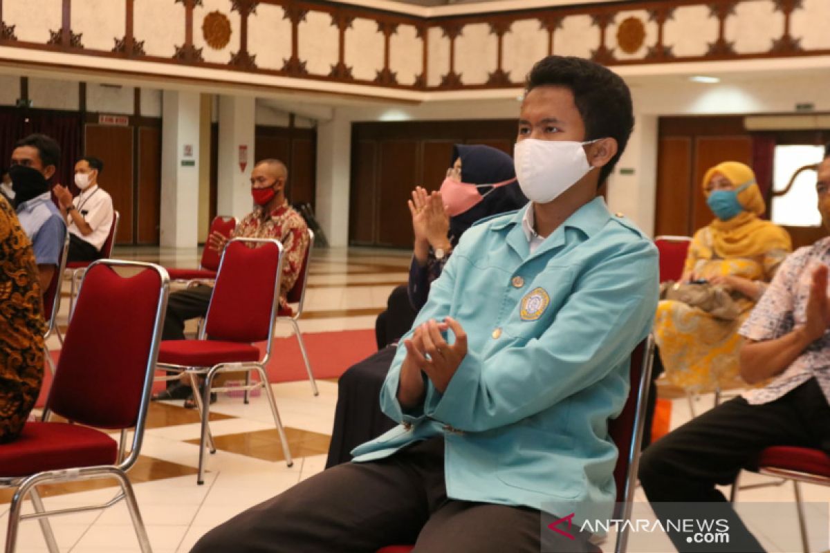 UNS  dampingi mahasiswa baru penyandang disabilitas