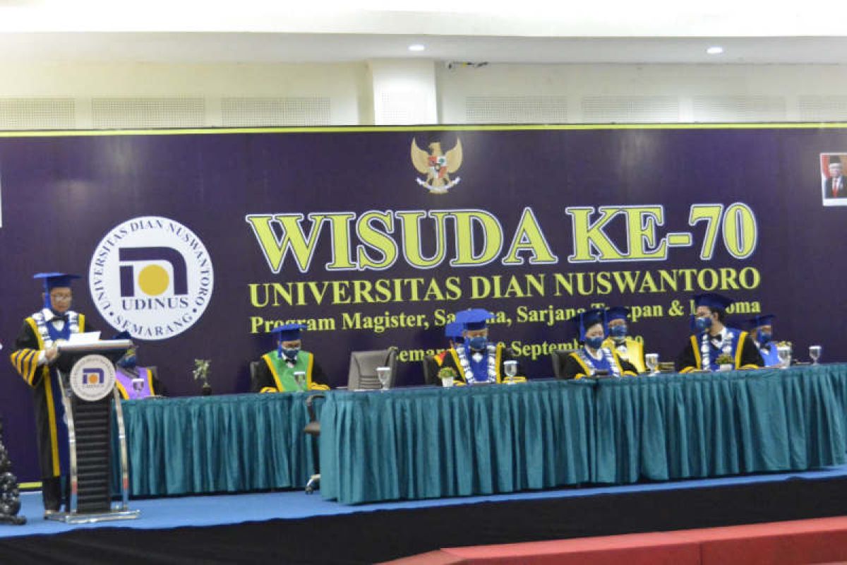 1.132 lulusan Udinus didampingi keluarga saat diwisuda secara virtual