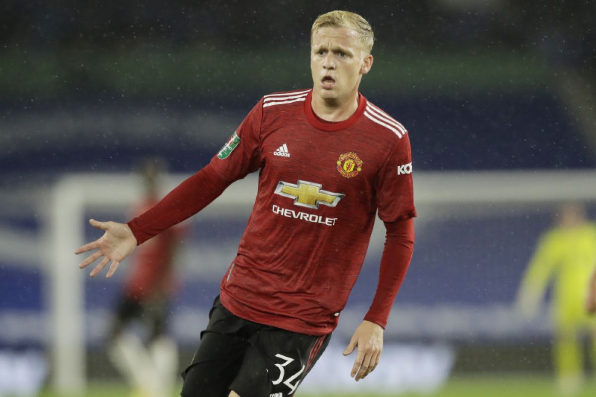 Ole Solksjaer akan beri peran lebih besar pada van de Beek