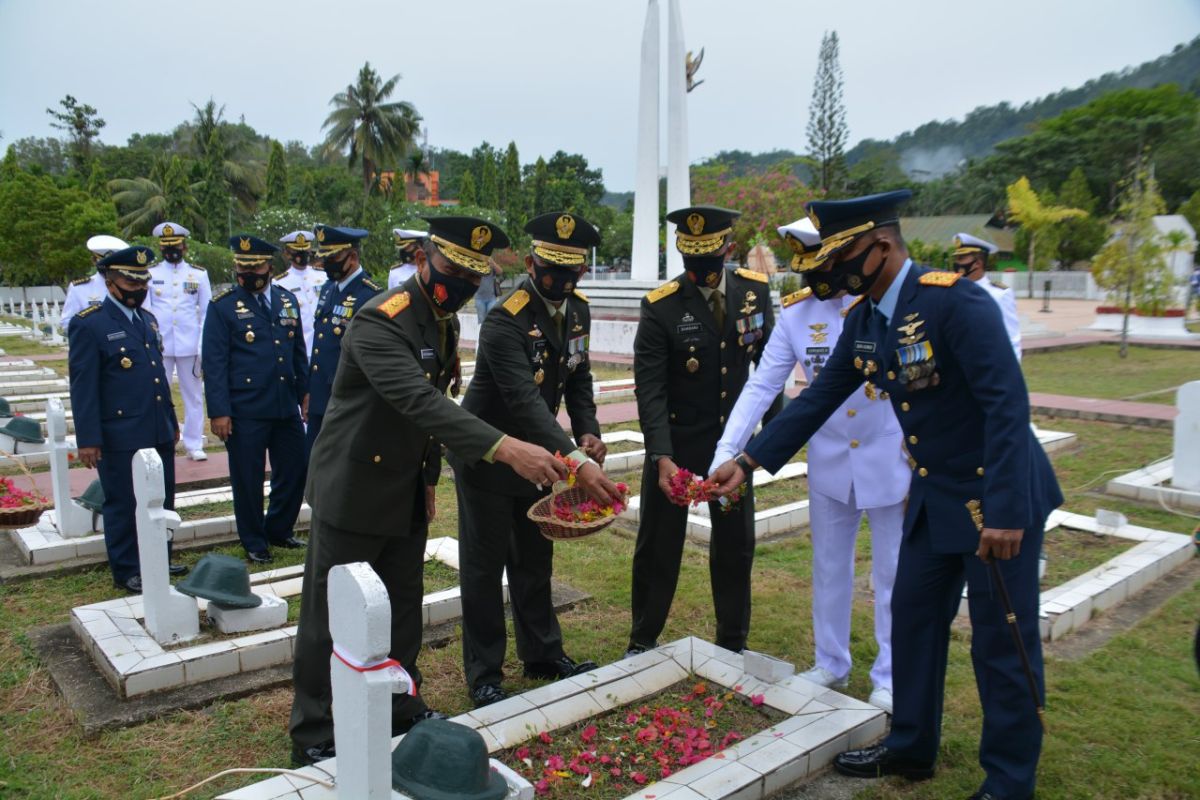 Ziarah TMP Kesuma Trikora sambut HUT TNI 5 Oktober