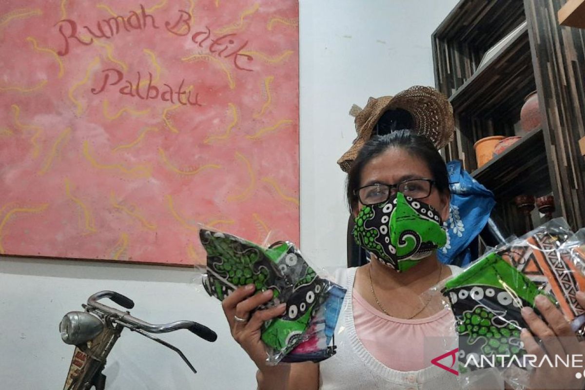 Penggiat batik difabel di Jakarta Selatan produksi masker