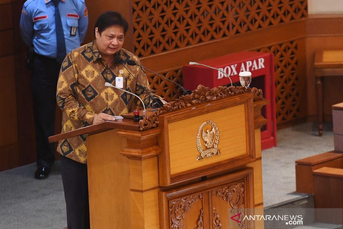 Pemerintah segera menyelesaikan 44 aturan turunan UU Cipta Kerja