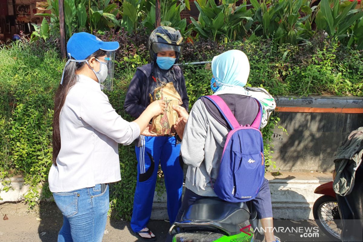 PTPN IX bagikan ratusan masker cegah penyebaran COVID-19