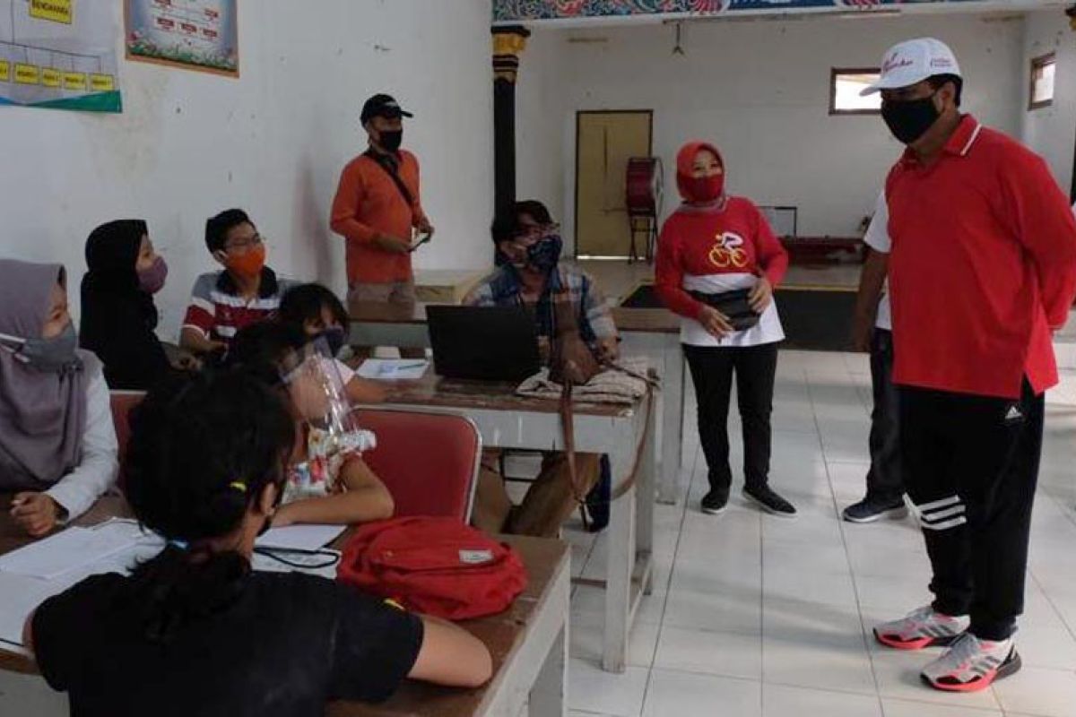 Kota Magelang salurkan bantuan dukung siswa KBM daring