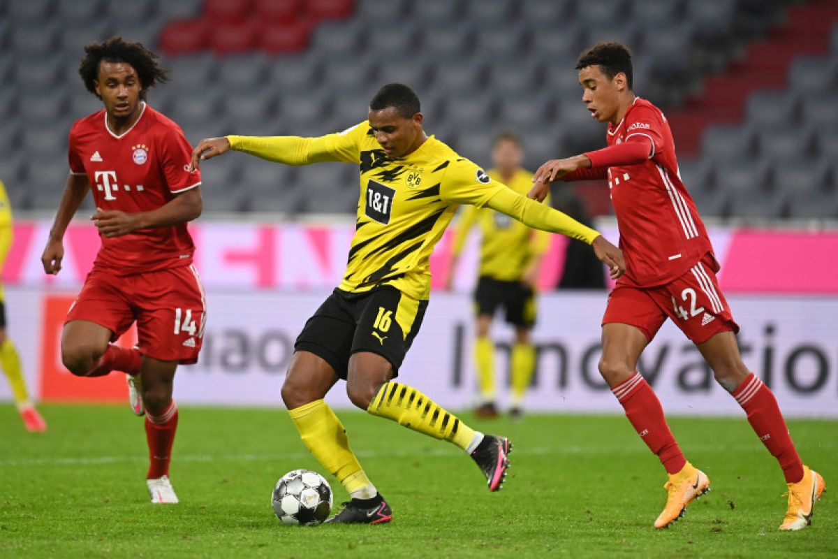 Bek Dortmund Manuel Akanji positif COVID-19