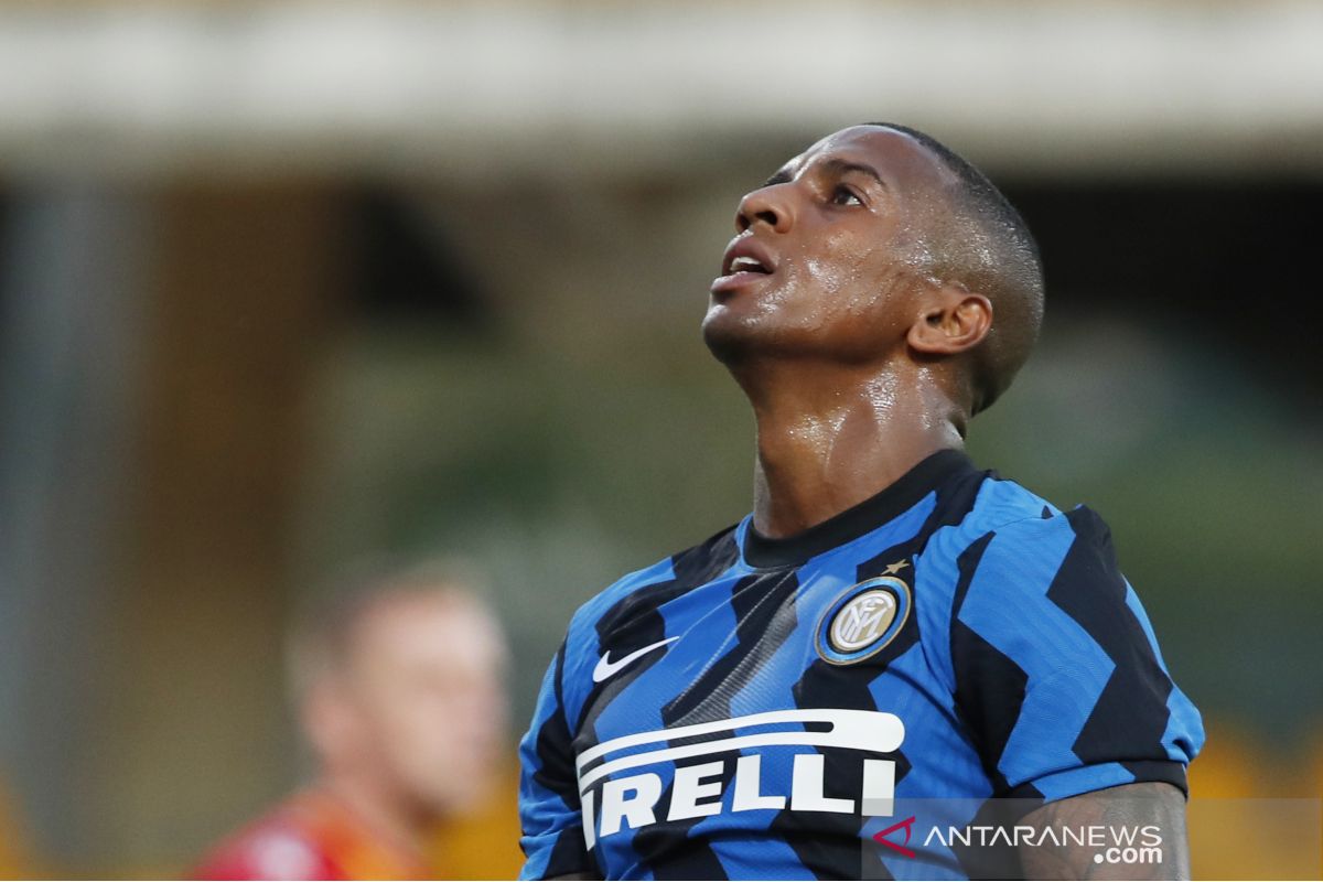 Ashley Young positif COVID-19