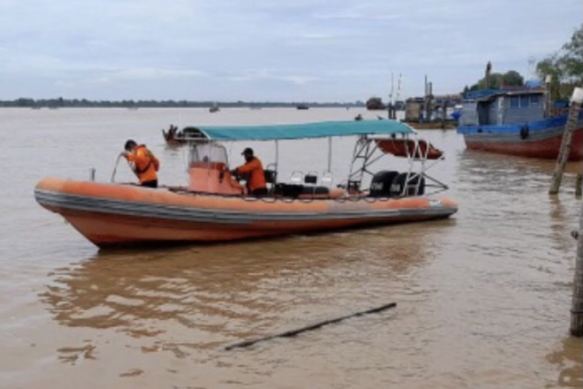 Hendak lego jangkar, ABK KM Corola Indah jatuh ke sungai