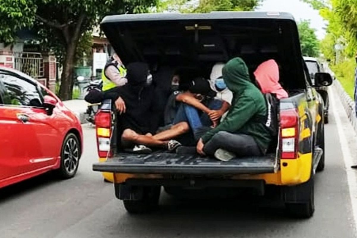 Ingin ikut demonstrasi, belasan pelajar Sampit dibawa ke kantor polisi