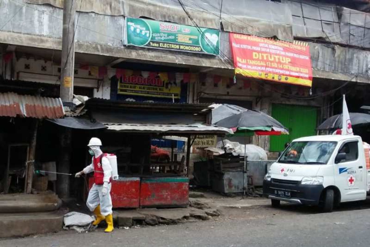 Pedagang positif COVID-19 Pasar Kertek Wonosobo ditutup