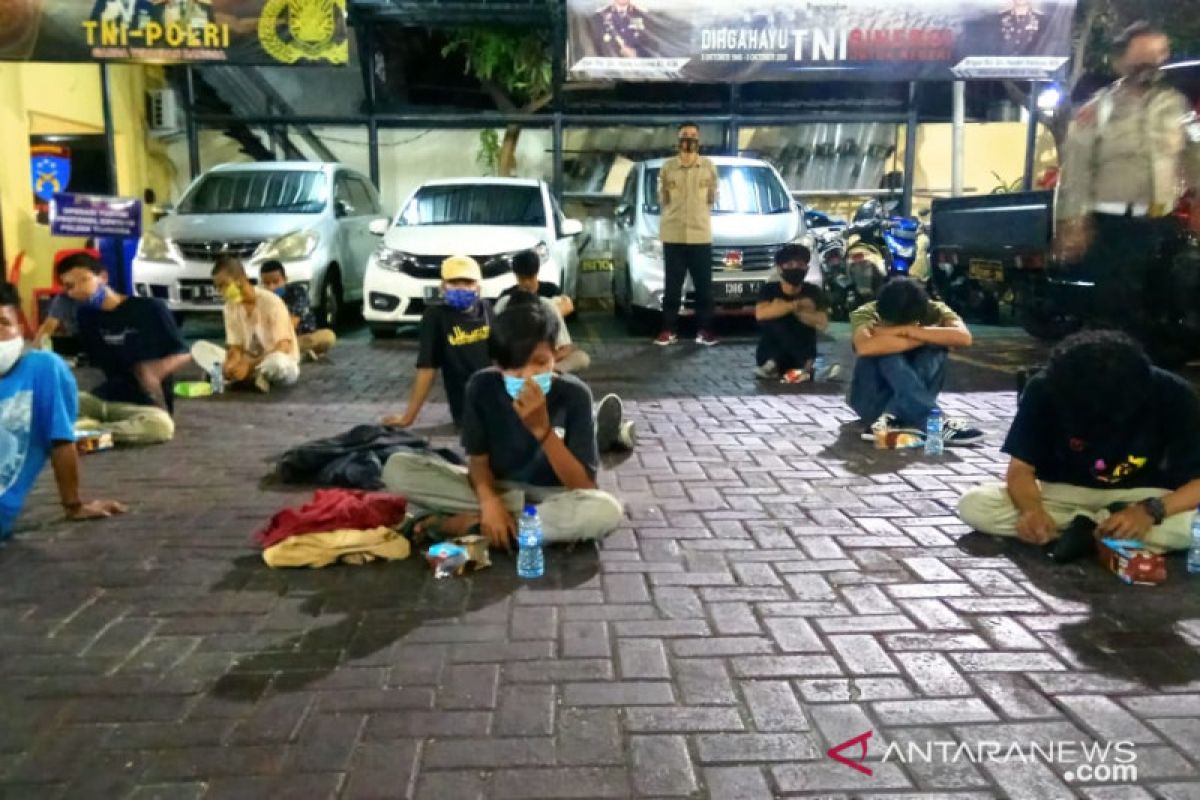 Polisi menemukan ajakan ricuh pada demo 20 Oktober