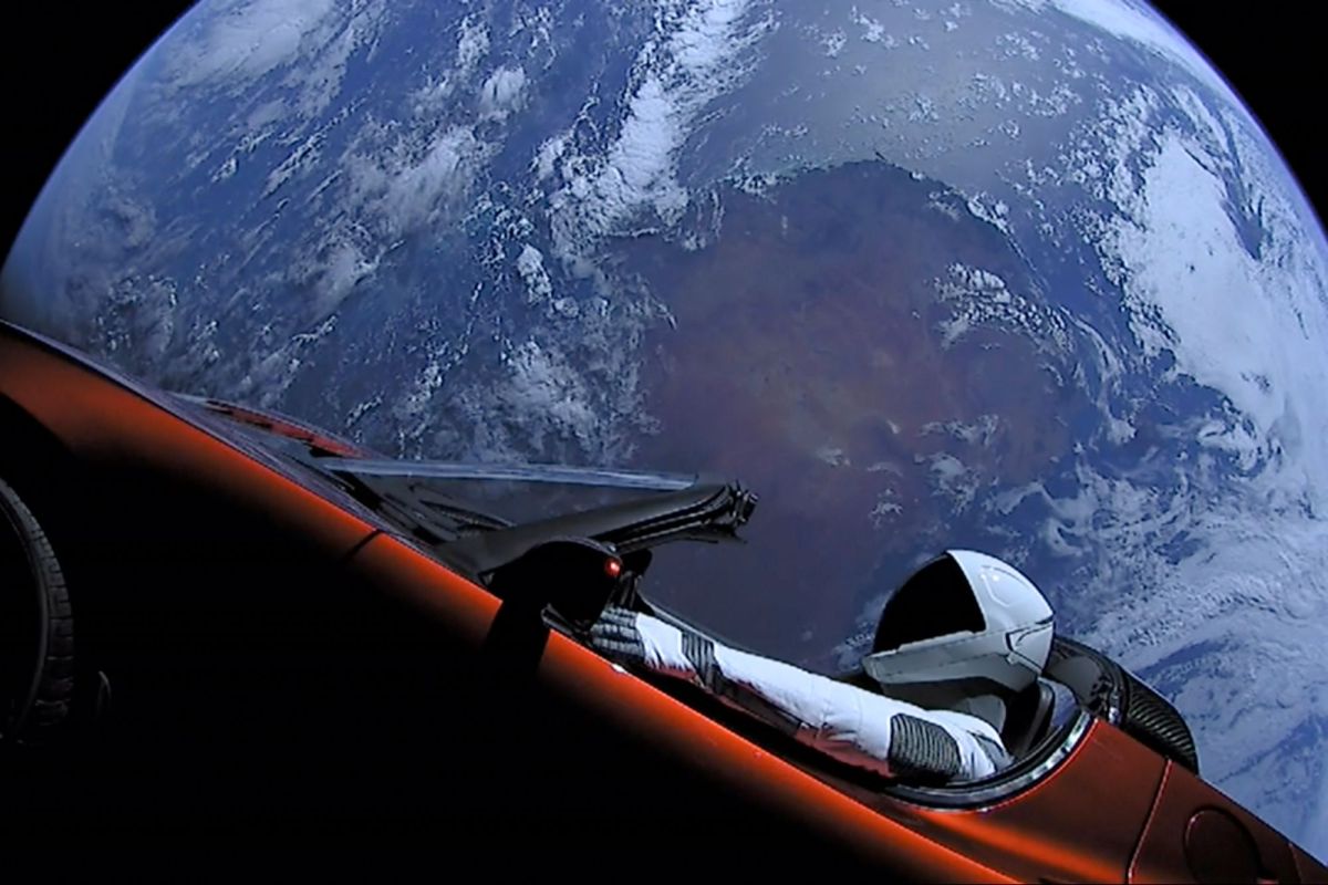 Tesla Roadster dikabarkan semakin dekat dengan Mars