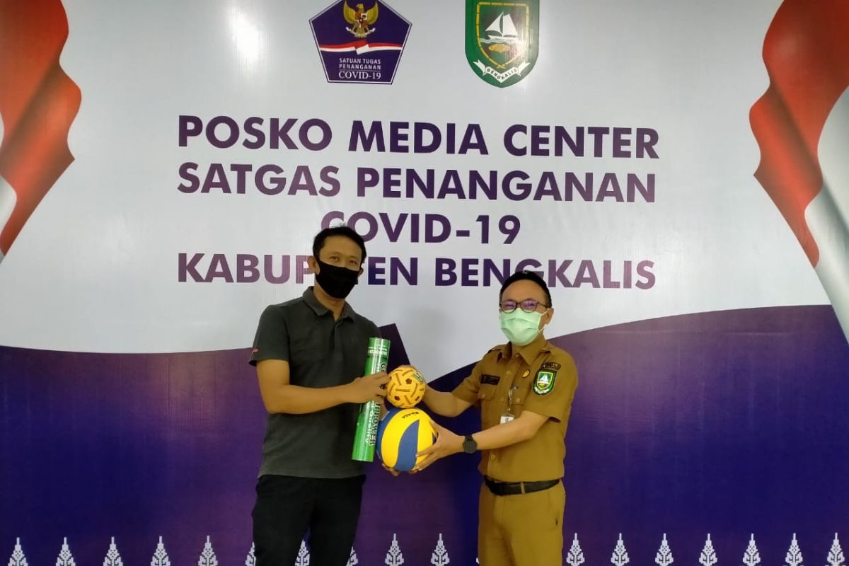 Peduli COVID-19, KONI Bengkalis bantu Diskes sarana olah raga