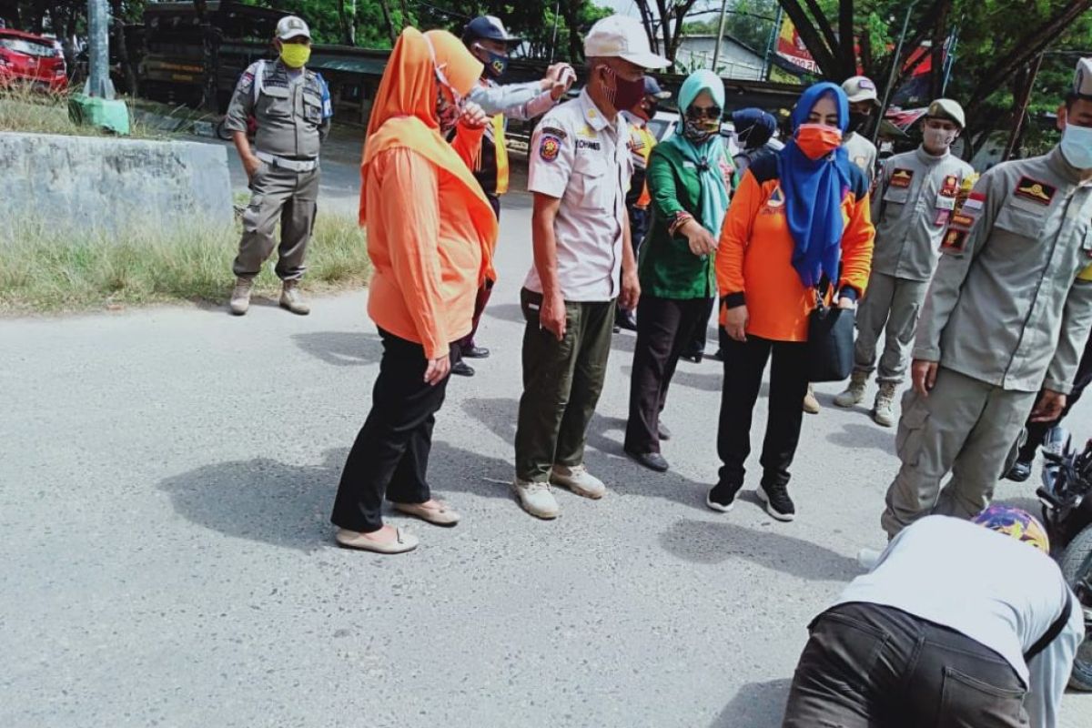 Langgar prokes COVID-19, sebanyak 37 warga di Kendari dikenakan sanksi sosial