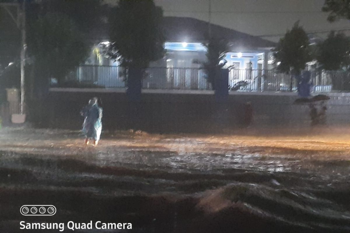 Hujan mengguyur, Manado banjir lagi