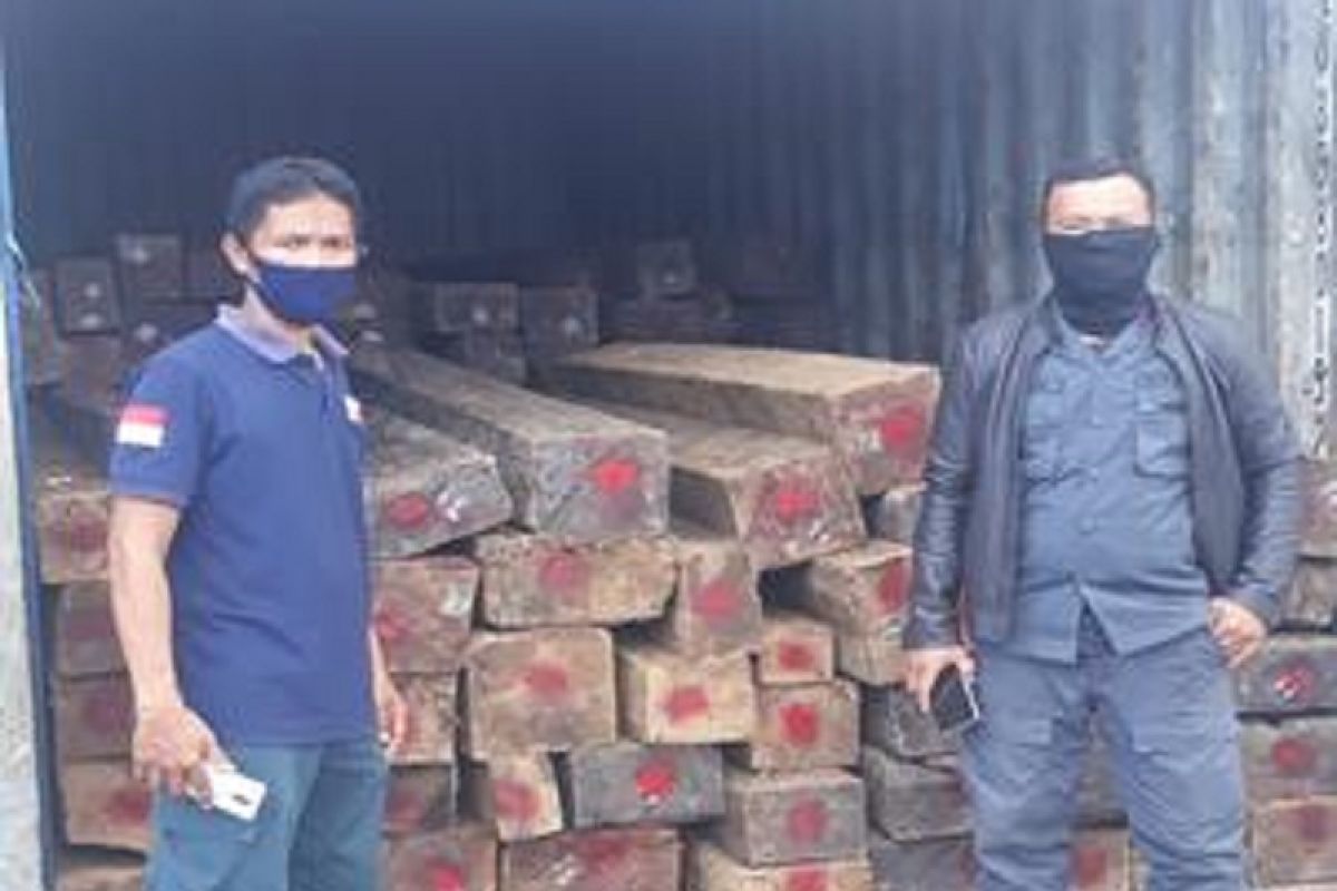 Berkas perkara158 kayu hitam olahan ilegal dilimpahkan  ke Kejari Kendari