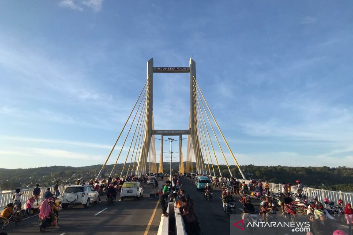 Warga diizinkan untuk rekreasi di Jembatan Teluk Kendari sampai 30 Oktober