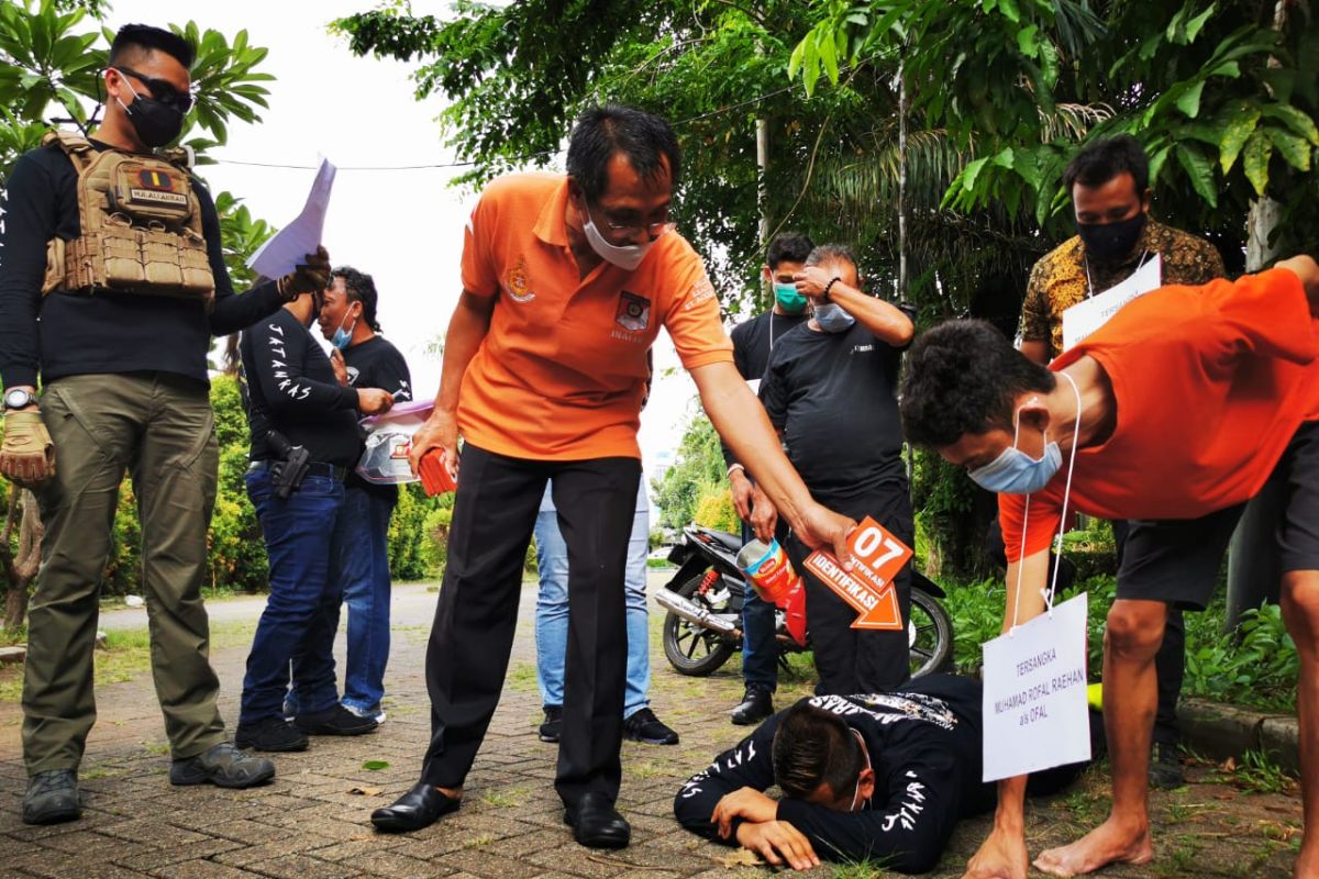 Rekonstruksi kasus pengeroyokan polisi saat unjuk rasa