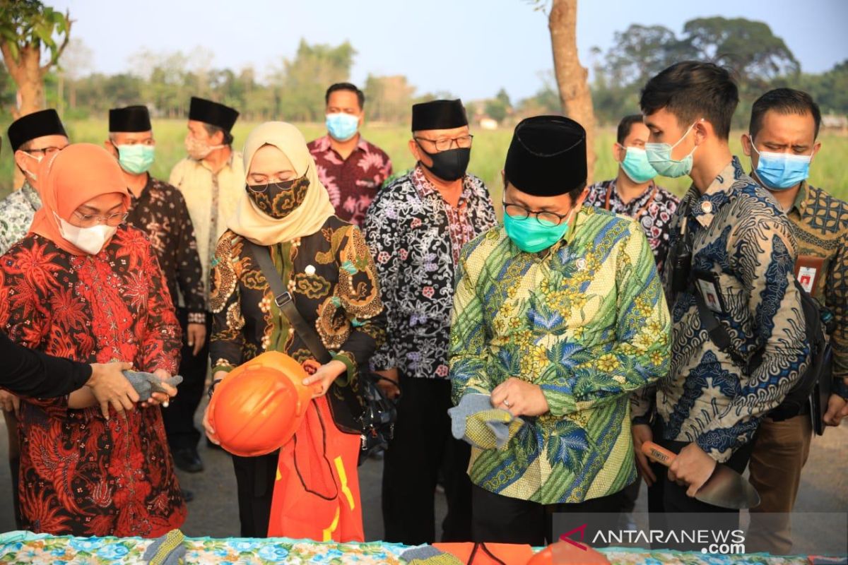 Presiden Jokowi menyetujui pengunduran diri Menteri Desa PDTT dan Menaker