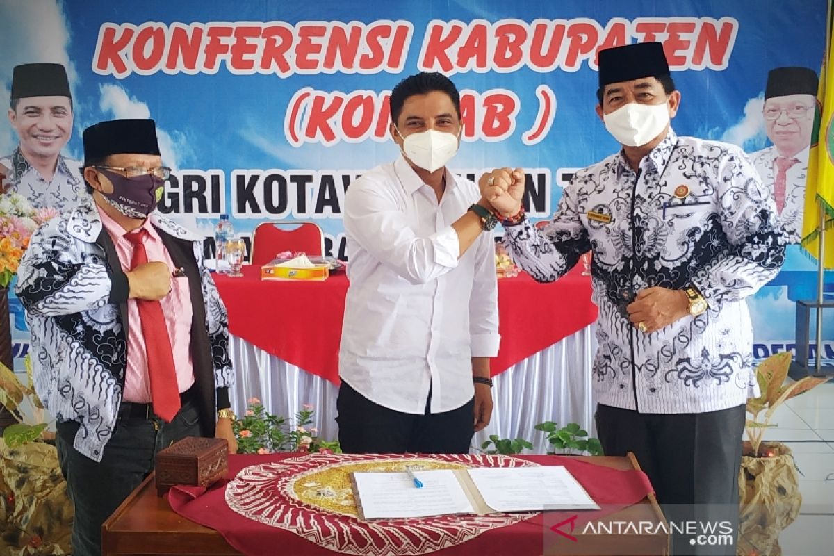 Suparmadi kembali dipercaya pimpin PGRI Kotim