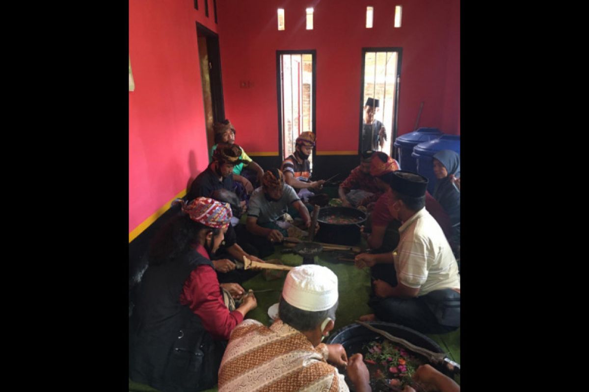 Laskar Sasak pelihara tradisi peringatan Maulid Nabi Muhammad SAW