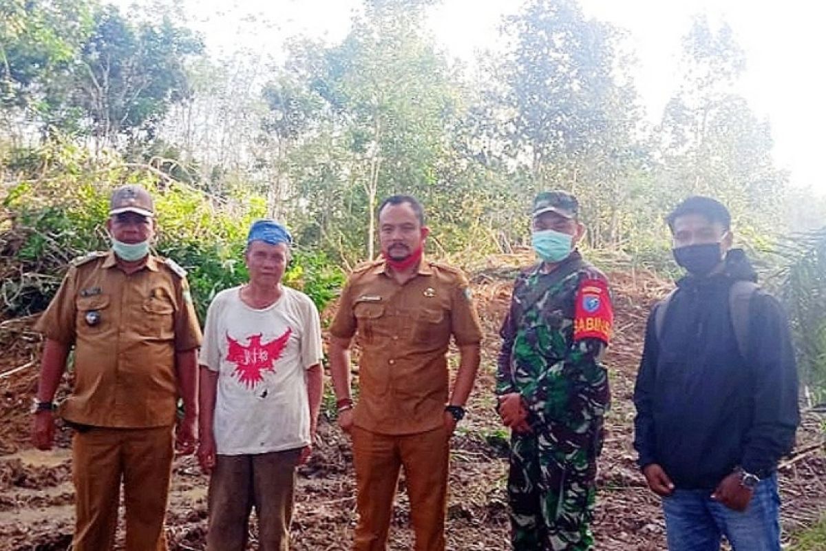 Dukung ketahanan pangan, PT Sukajadi Sawit Mekar bantu pembersihan kebun warga