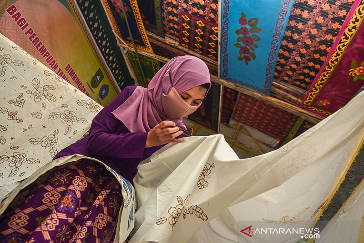 Riau lakukan regenerasi perajin batik Melayu saat pandemi