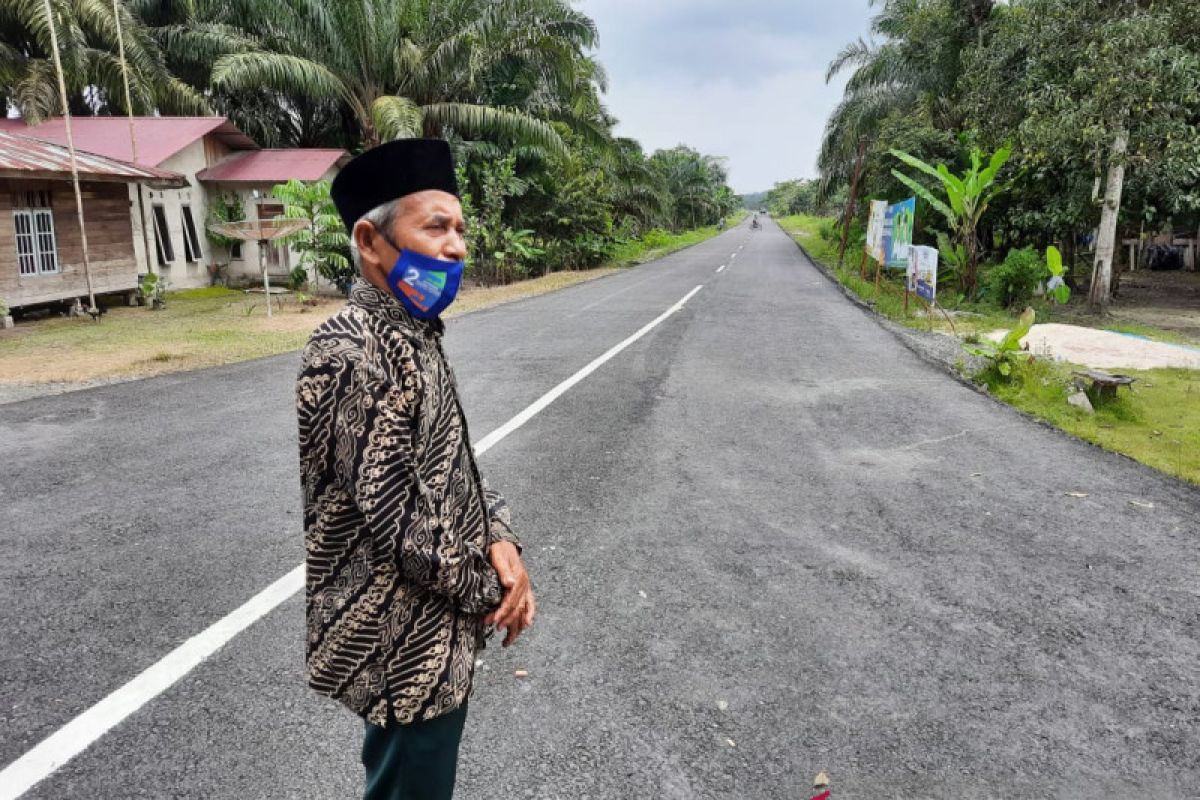 Puluhan tahun tak diperbaiki, jalan ke Teluk Merempan kini sudah beraspal