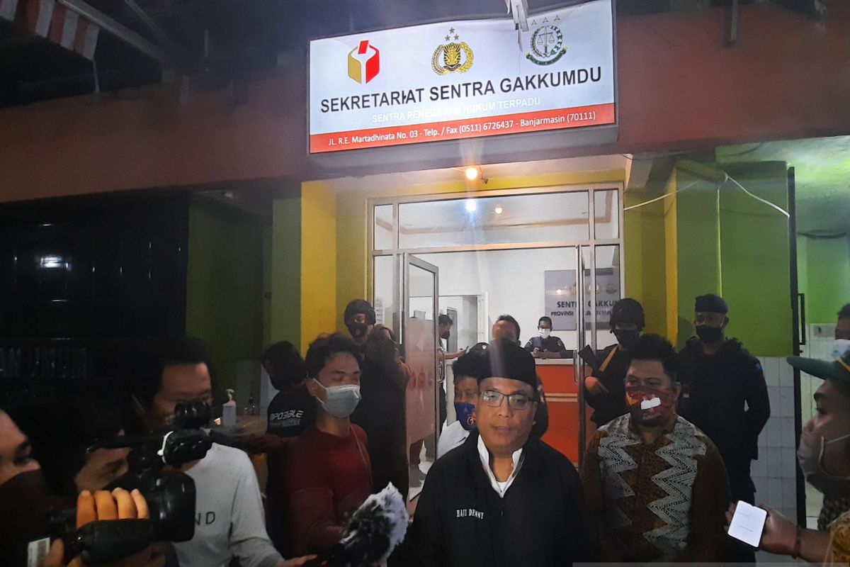 Cagub Kalsel Denny Indrayana laporkan Sahbirin Noor-Muhidin ke Bawaslu Kalsel