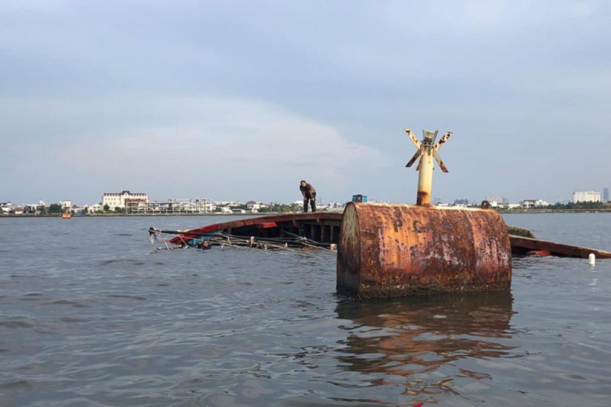 KM Mina Rejeki tenggelam akibatkan seorang ABK hilang di pelabuhan Muara Angke