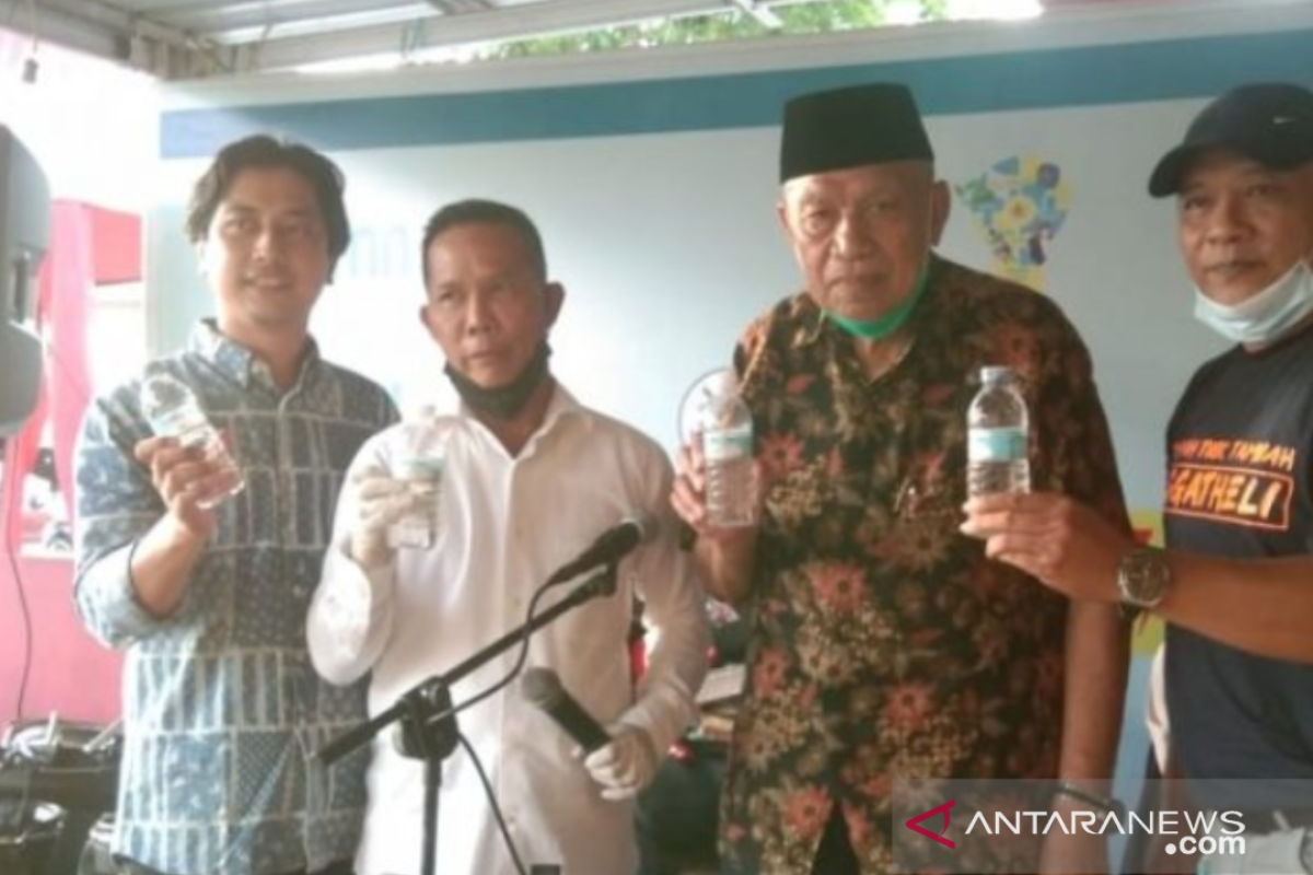 Komunitas Bonek Luncurkan Air Kemasan Udin - Undun