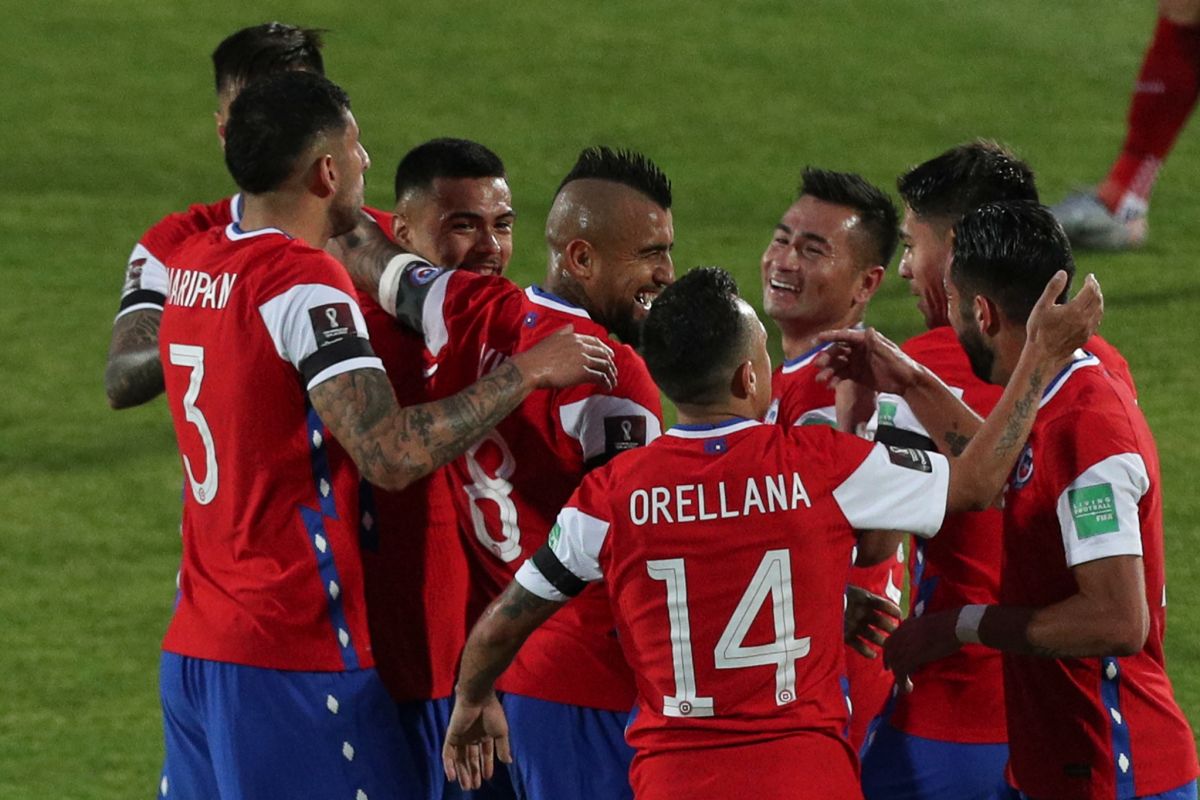 Arturo Vidal antar Chile tundukkan Peru 2-0