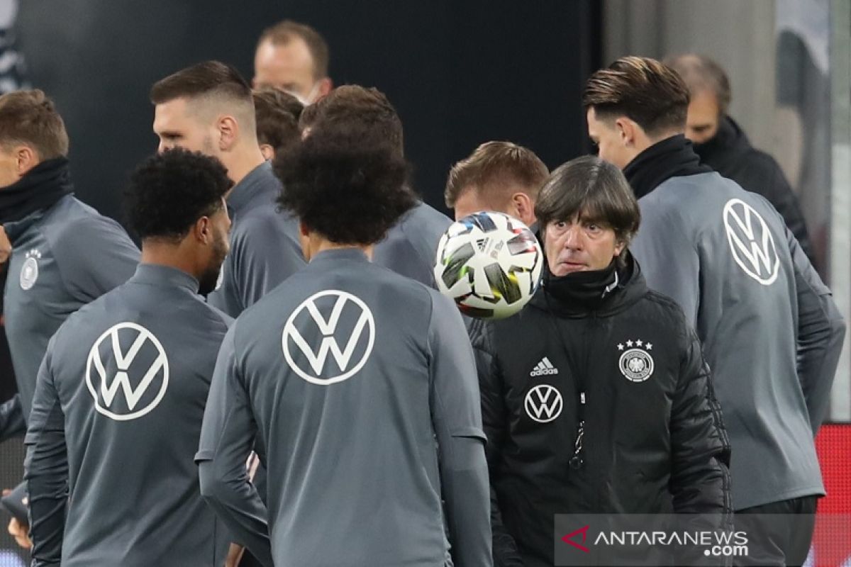 Usai dibantai Spanyol, Direktur timnas Jerman tetap dukung Joachim Low