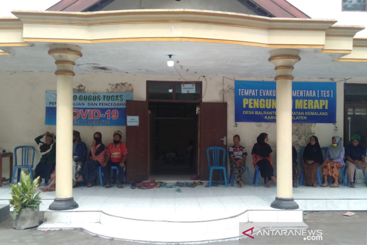 Jumlah pengungsi Merapi di Balerante Klaten terus  bertambah