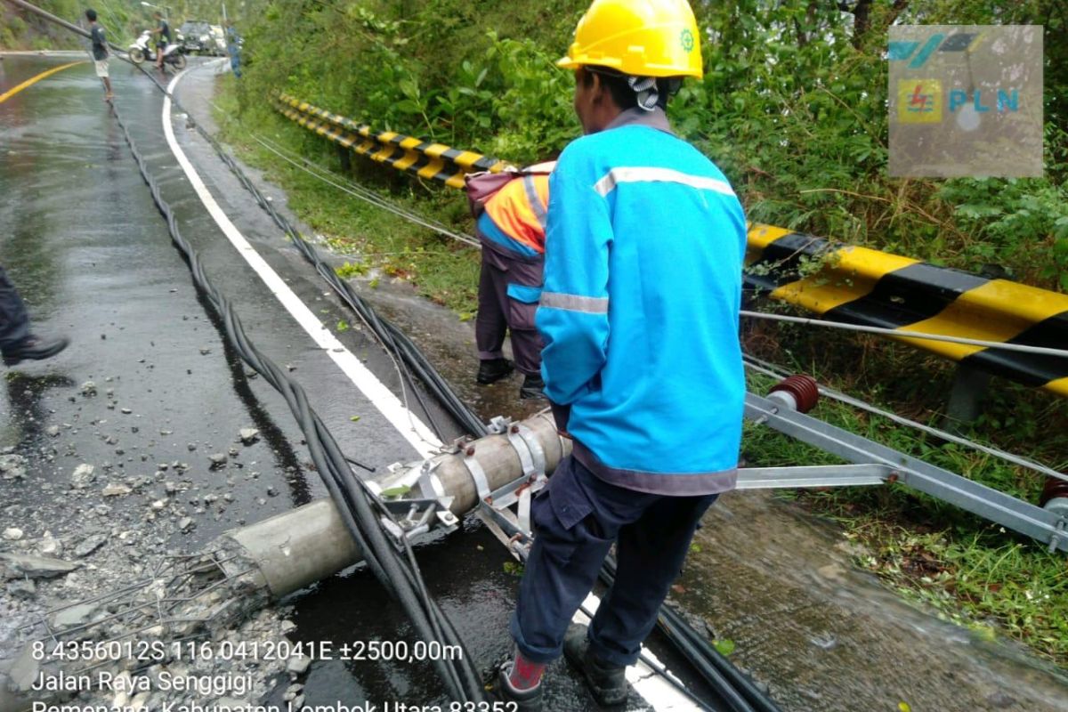 Lima tiang roboh akibat longsor, PLN: listrik sudah normal