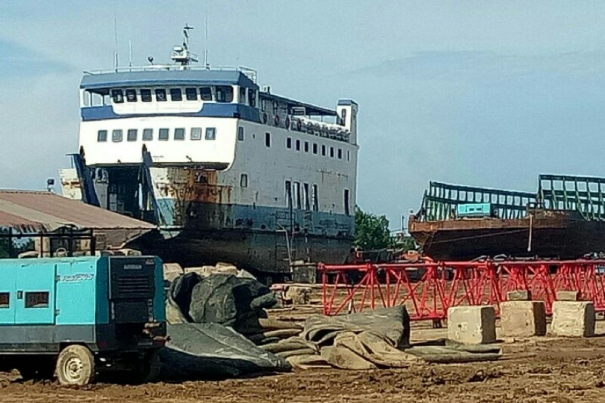 Tiga kali gagal lelang,  KMP Tasik Gemilang terancam jadi besi tua