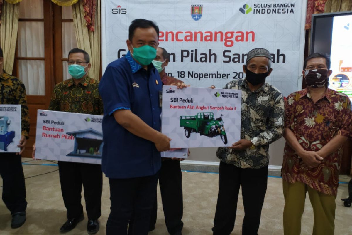 Bupati ajak warga Cilacap pilah sampah dari rumah