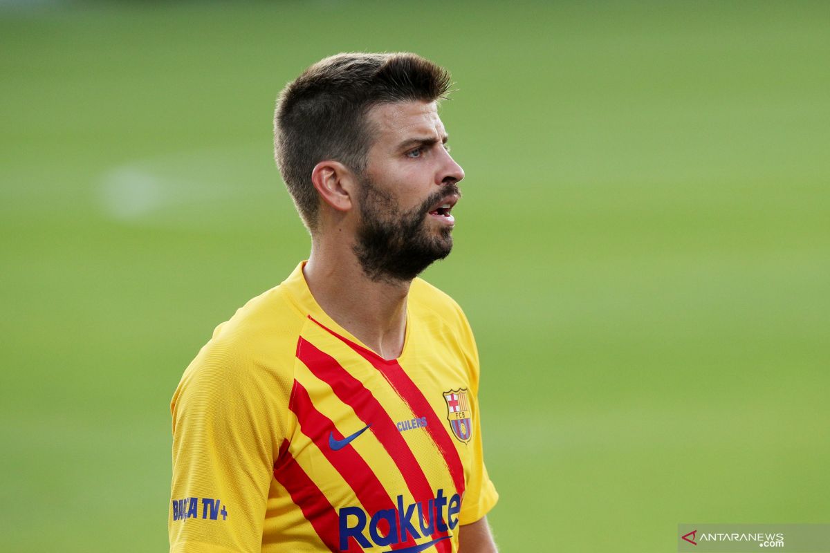 Barca ditinggal Pique lima bulan dan Roberto dua bulan