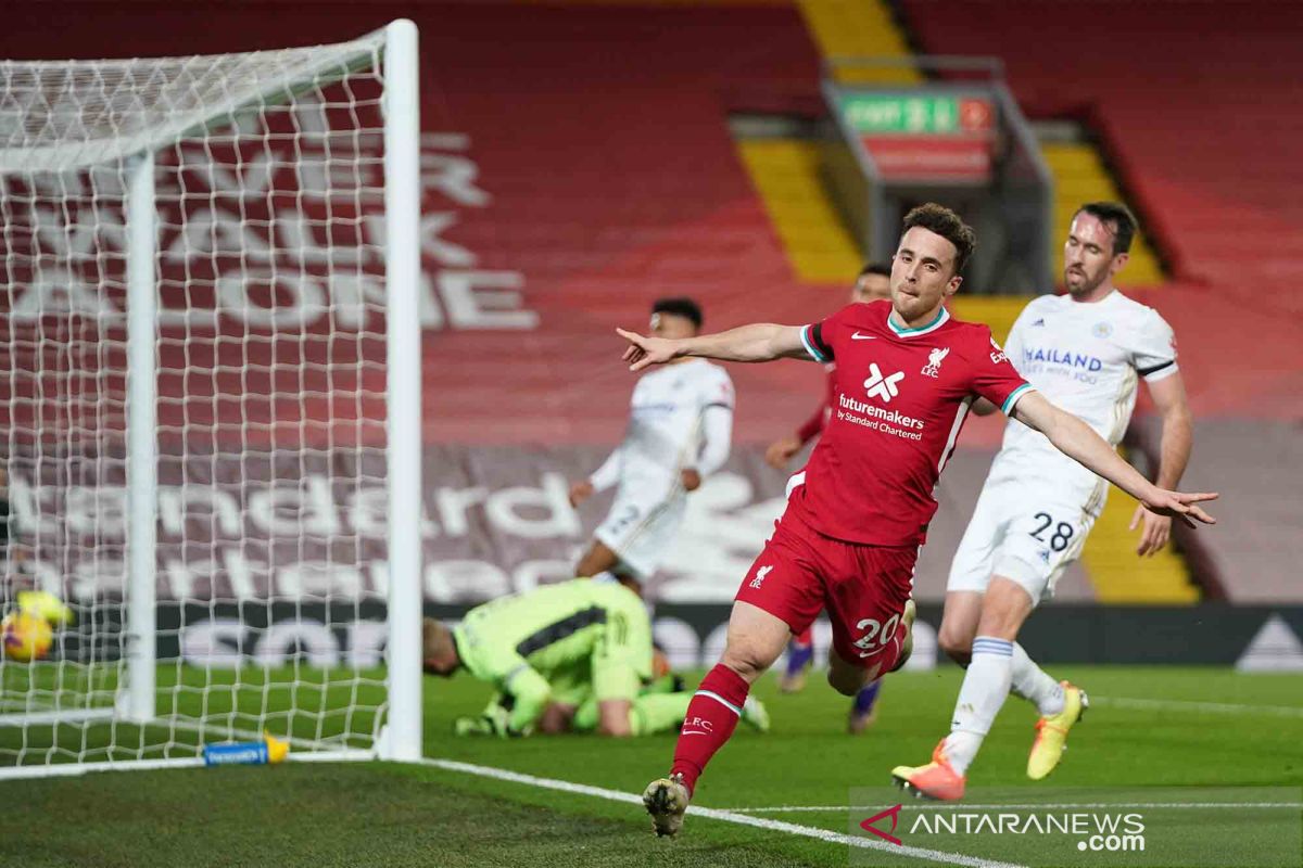 Absen lebih dua bulan kerena cedera, penyerang Liverpool Jota kembali berlatih