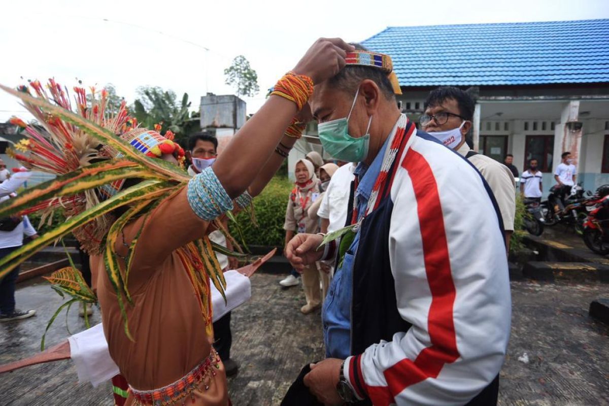 Nasrul Abit: Mentawai harus miliki komoditi unggulan untuk maju