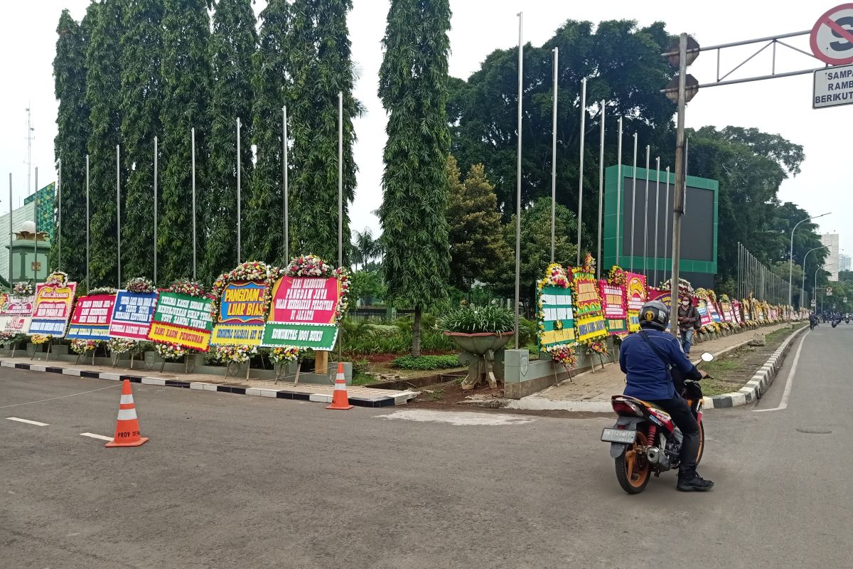 Ini isi ucapan dari ratusan karangan bunga untuk Pangdam hiasi Makodam Jaya