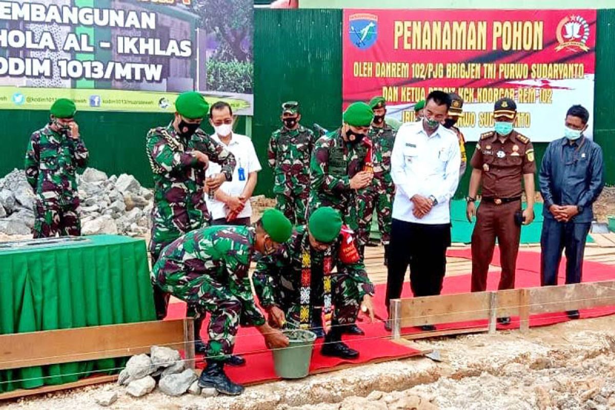 Danrem awali pembangunan Mushola Al-Ikhlas Kodim Muara Teweh