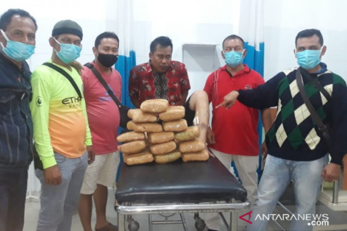 Polisi sita 14,2 kg ganja dari pasutri