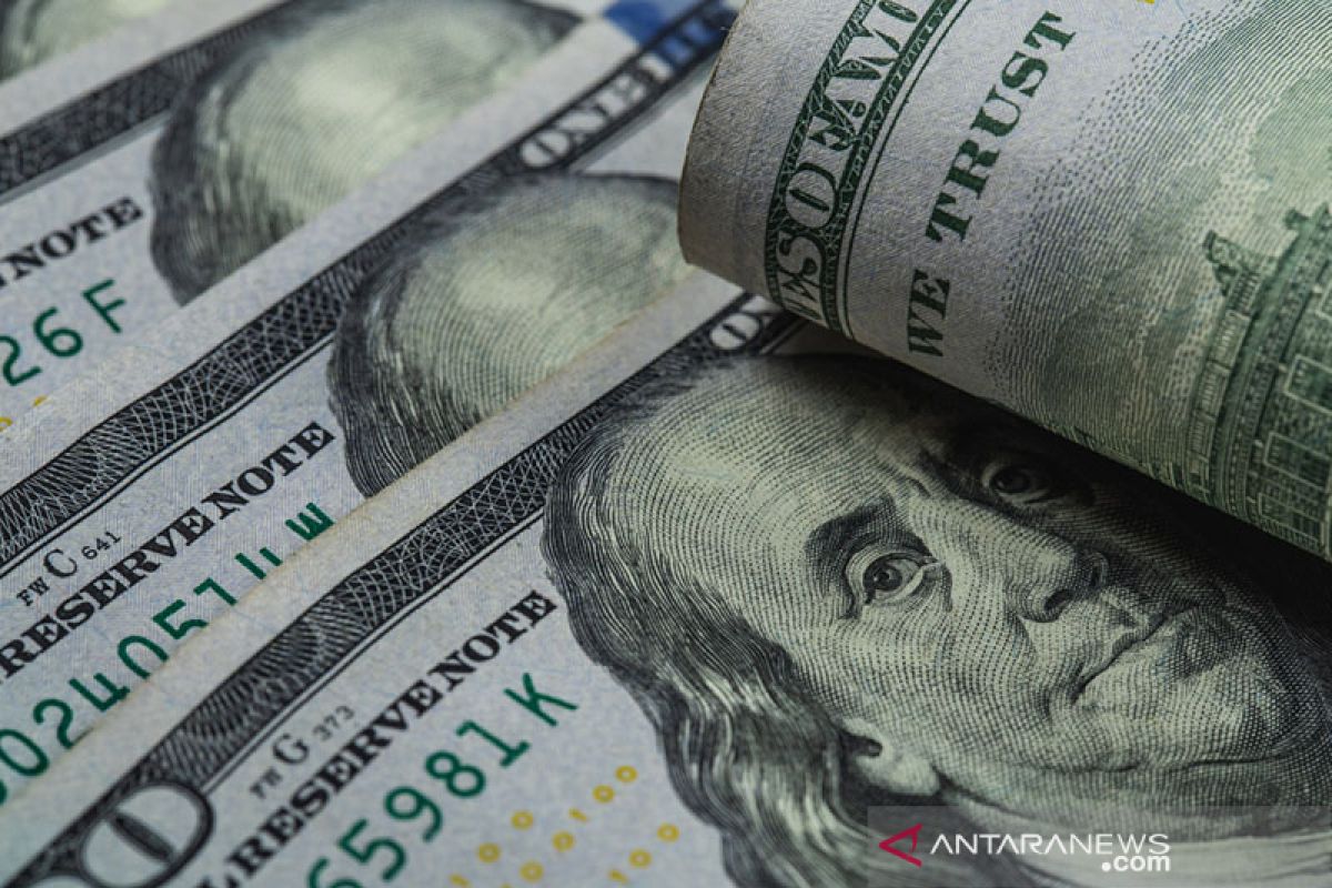 Dolar turun di dekat terendah empat bulan