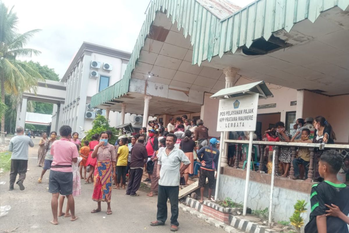 BPBD Lembata evakuasi warga terdampak erupsi gunung  Lewotolok