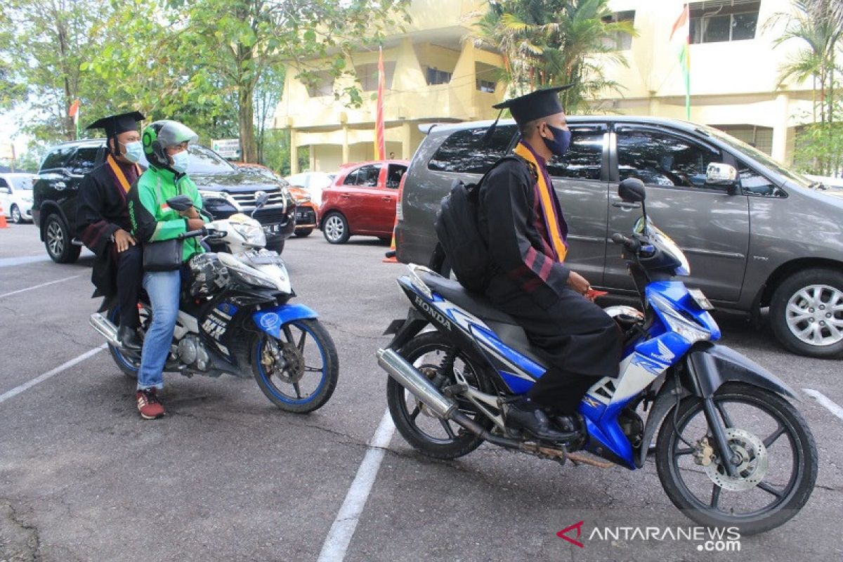 Terapkan protokol kesehatan ketat, Unilak Gelar Wisuda Drive Thru